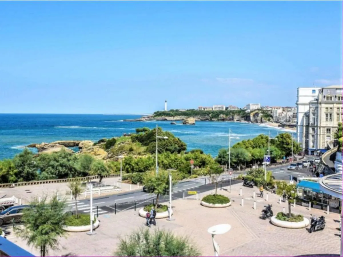 Studio Front De Mer Avec Piscine Et Balcon A Biarritz - Fr-1-3-412 France
